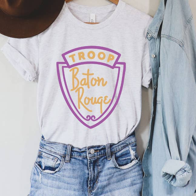 T-shirt graphique Troop Baton Rouge Louisiana Scouts pour la vente par Pink House On River Road