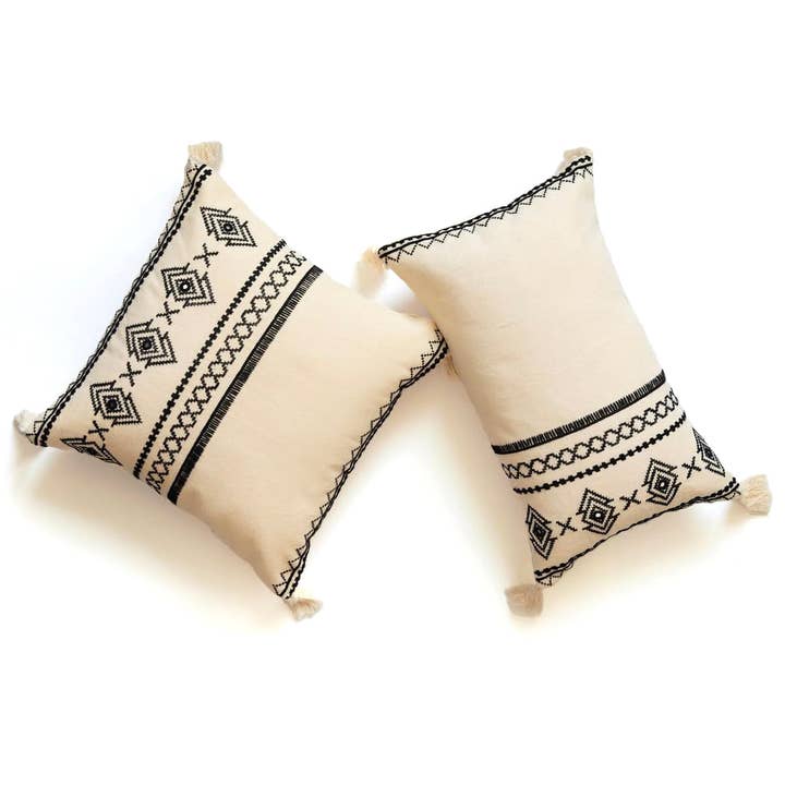 Coussin brodé | motif Shane pour la vente par Lozee