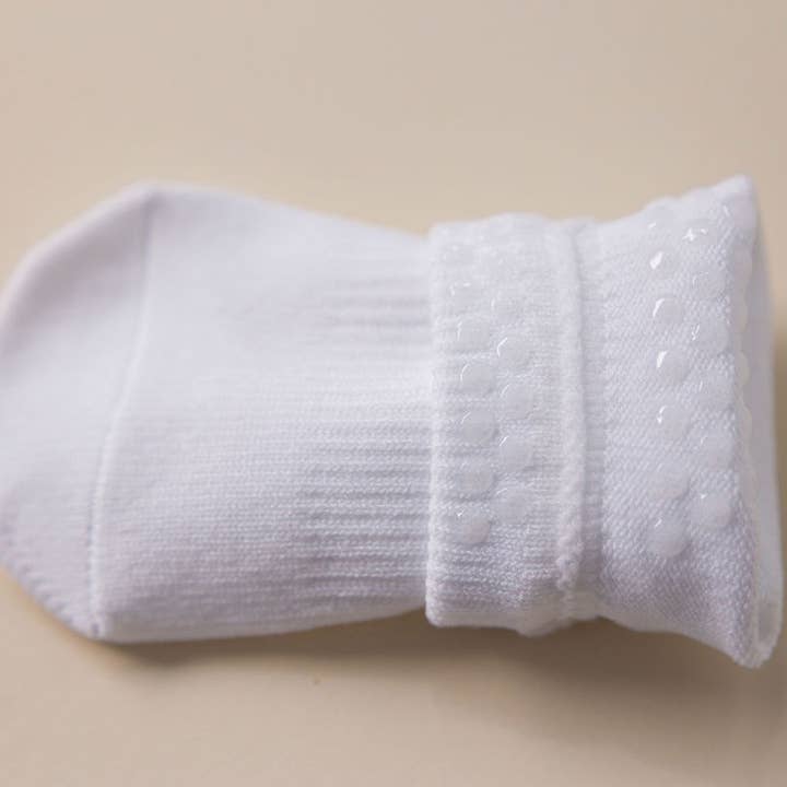 squid socks – Engroshandel Strømper - Børn og baby – Cleary - Hvid skridsikker silikonegreb til baby, børns ankelstrømper1
