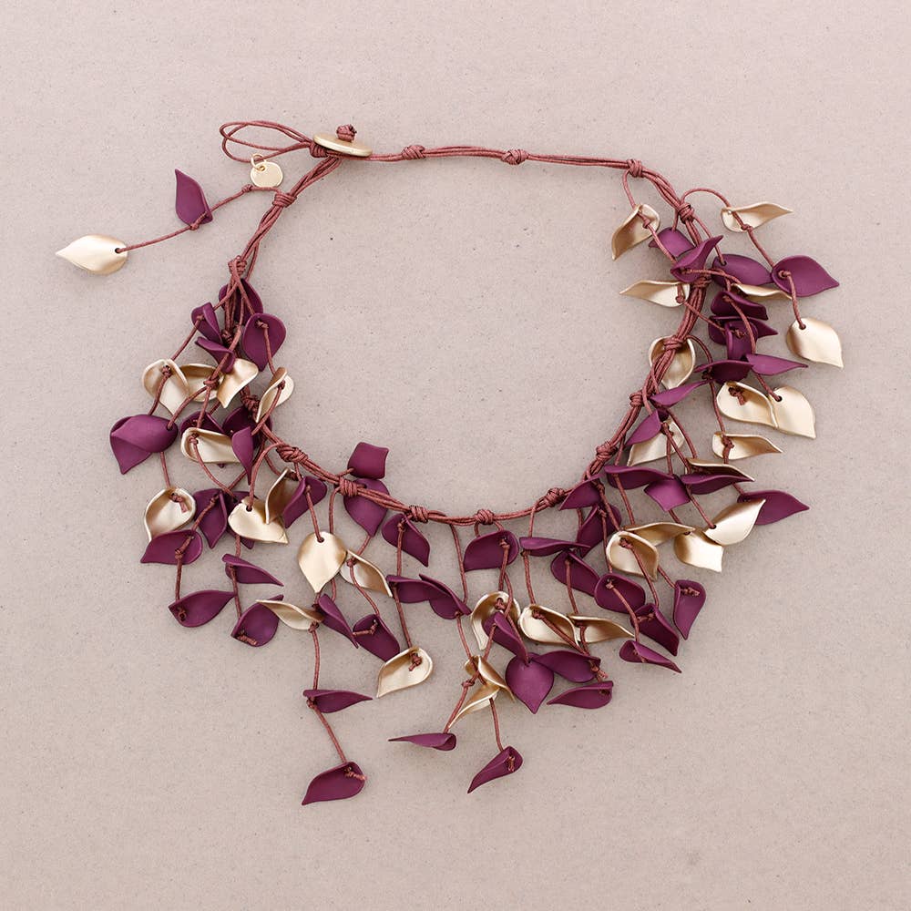 Sonata – Großhandel Halsband/Collier – Lange Halskette mit Blütenblatt-Anhängern aus Kunstharz5