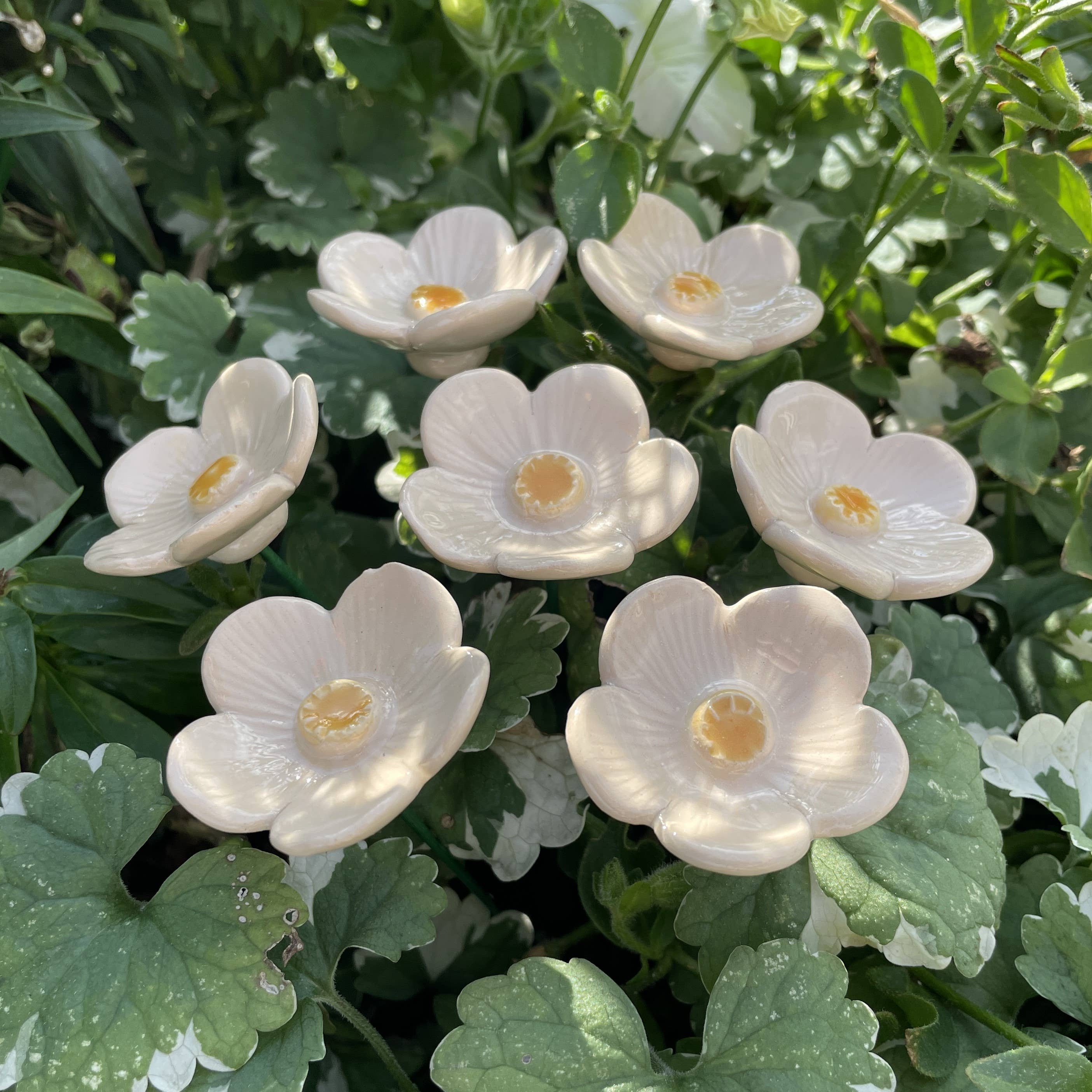 Pannonhem AB. - Vente Fleurs artificielles - Fleurs de prunier blanches en céramique avec tige, décoratives3