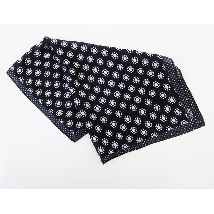 Foulard en mousseline de soie Ankara tournesol noir et blanc pour la vente par Koko Celeste