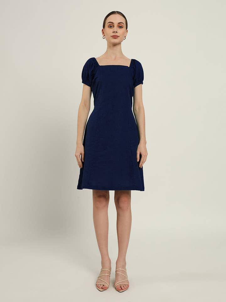 La robe en lin bleu nuit Arar Daisy pour la vente par Thevasa