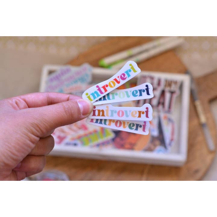 Autocollant introverti | Vinyle | Mots | Découpe | Typographie pour la vente par Revelicious Designs