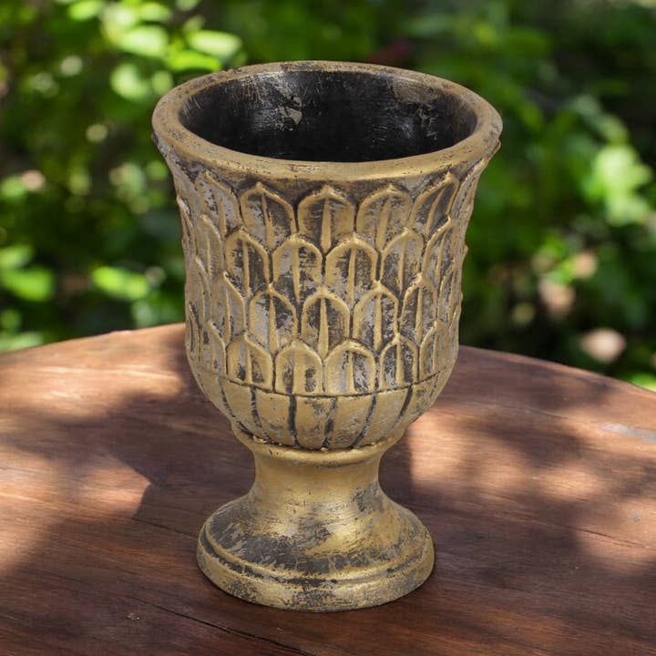 Plantador de urna de cimento em tom de tom sobre tom de latão antigo de 7" por atacado de HomeRoots