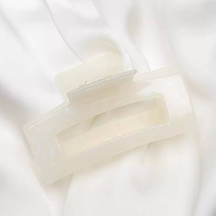 Classic Claw Hair Clip – Beige for wholesale by Clippy!