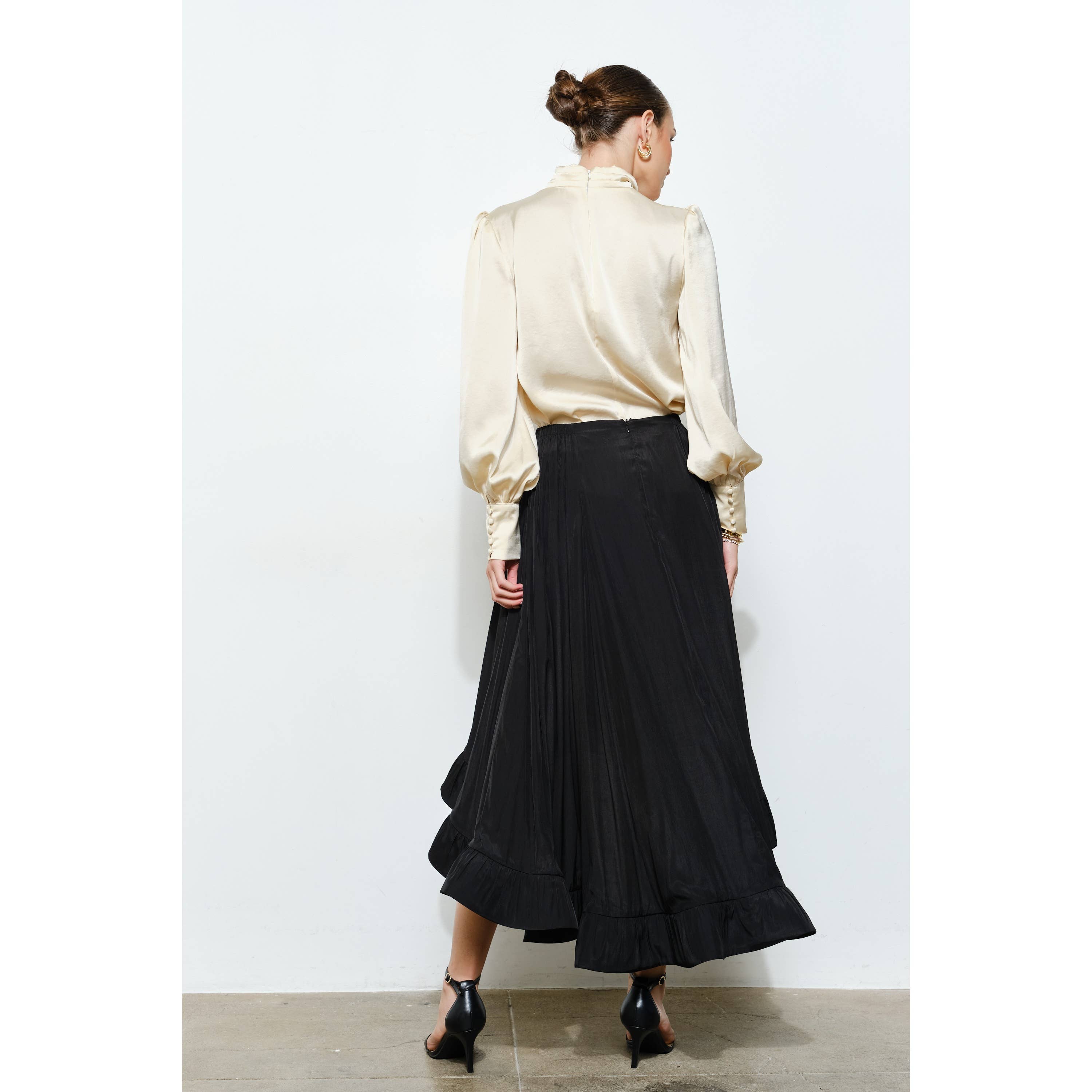 INA – Engroshandel Bluse - Dame – Langærmet draperet satinbluse med høj hals15