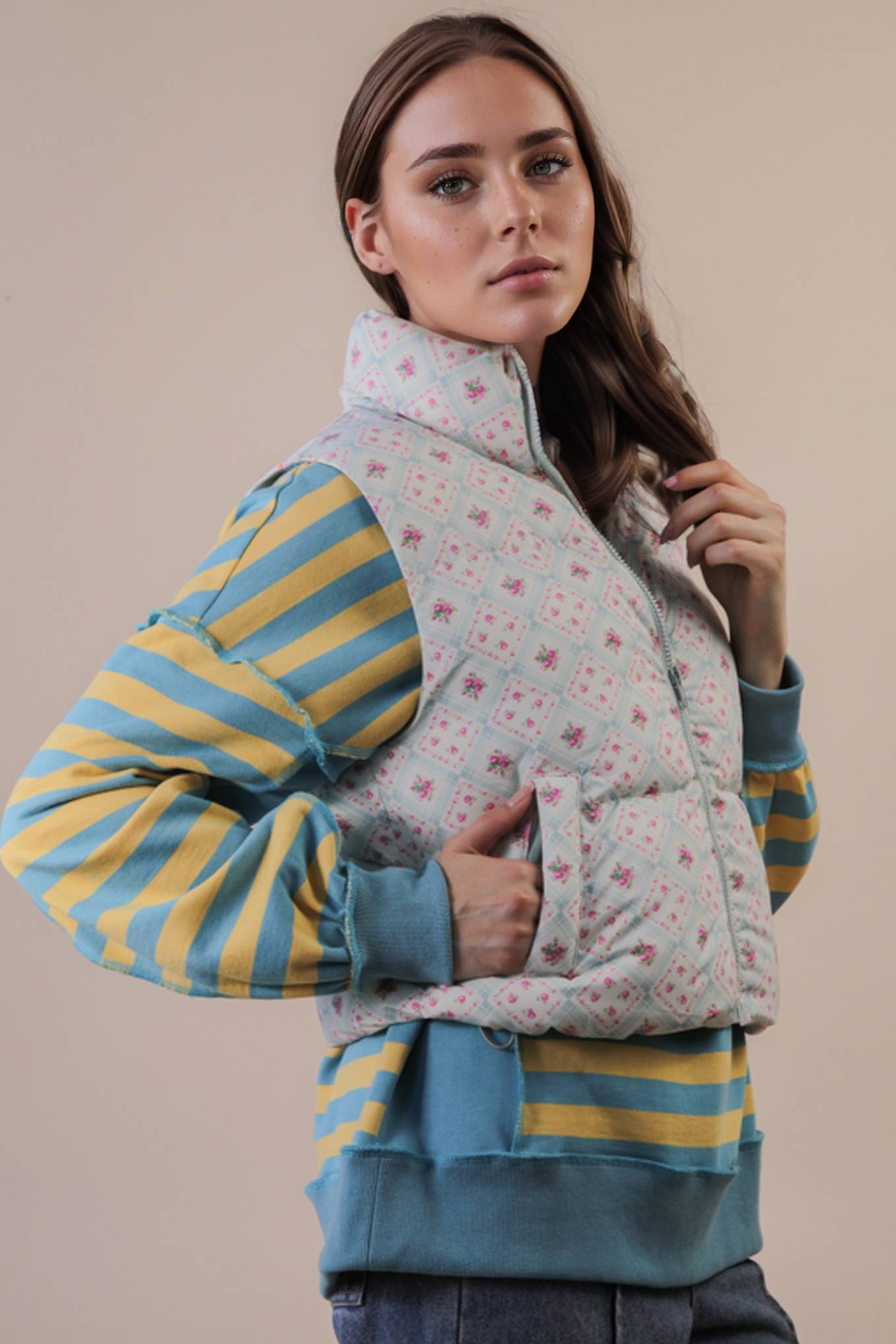 VERY J - Wholesale Outerwear Vest - Women's - NJ90395-Floral Printed Cropped Puffer Vest7