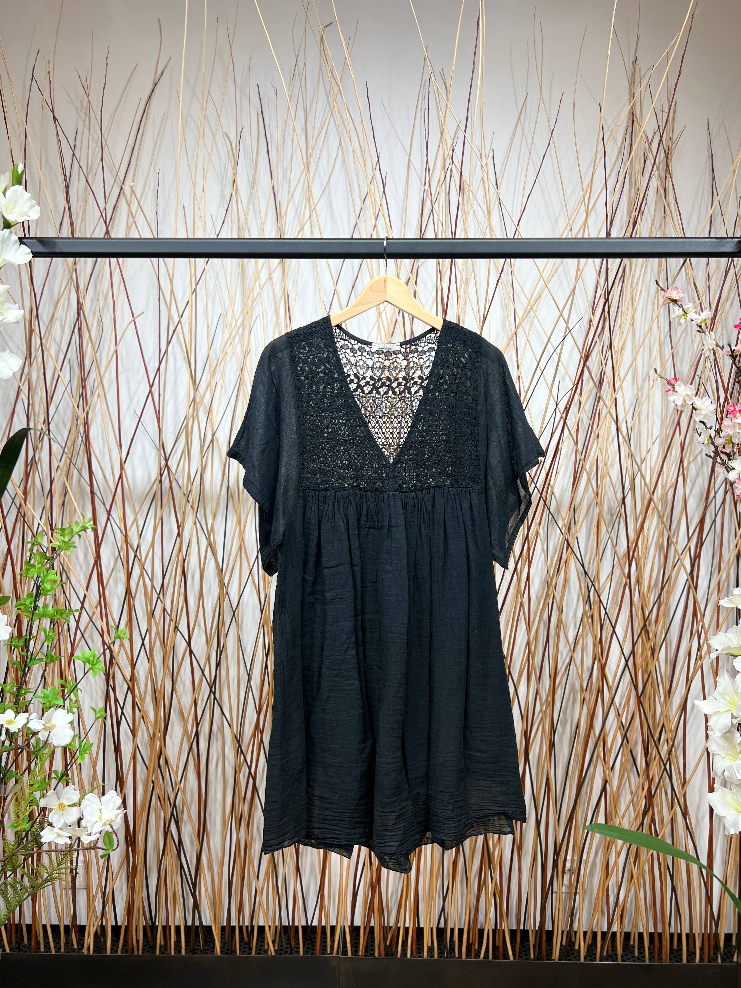 L'Emotion - Wholesale Dress - Women's - 100% Cotton V-Neck Lace Top Short Dress4