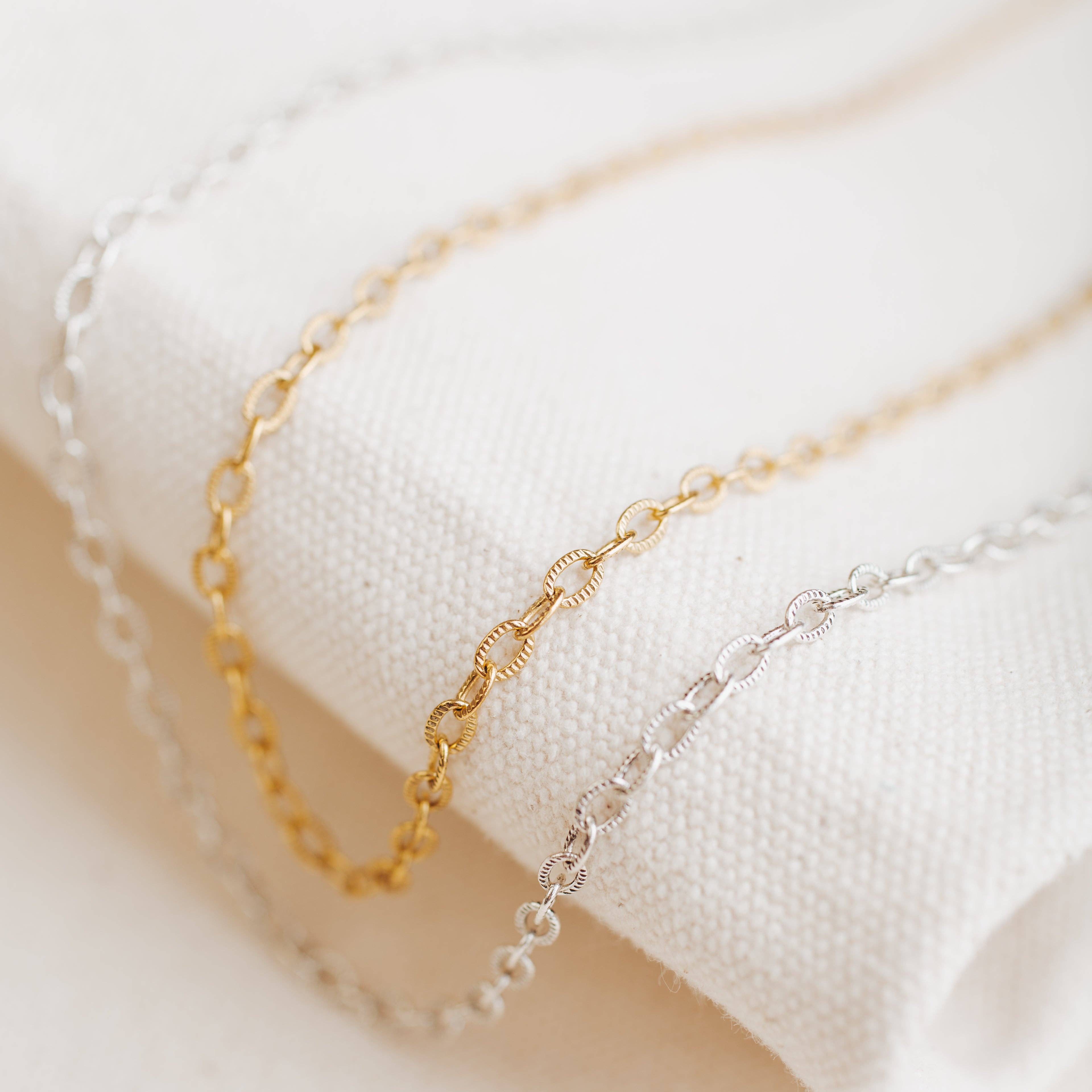 Bel Kai – Großhandel Gliederhalskette – Fein strukturierte Kette (verstellbar)1