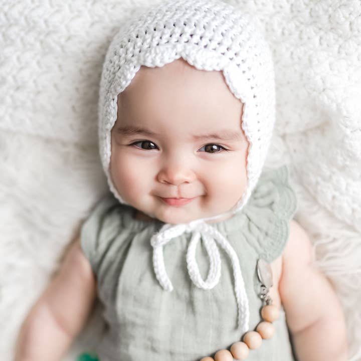 Bonnet en crochet pour petite fille, bonnet pour nouveau-né, chapeau pour bébé en crochet pour la vente par Meadoria