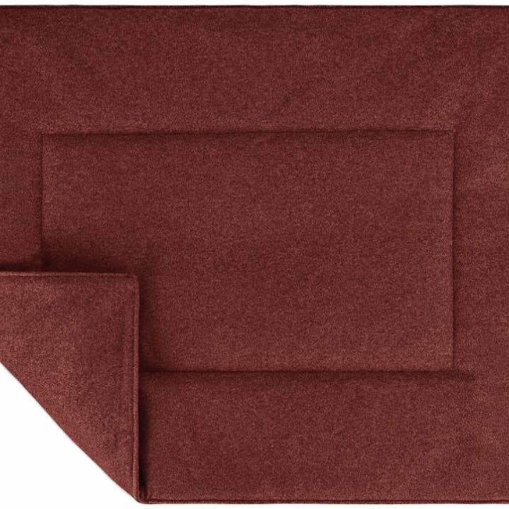 Couverture pour chien en feutre rouge foncé pour la vente par Dandy Dog