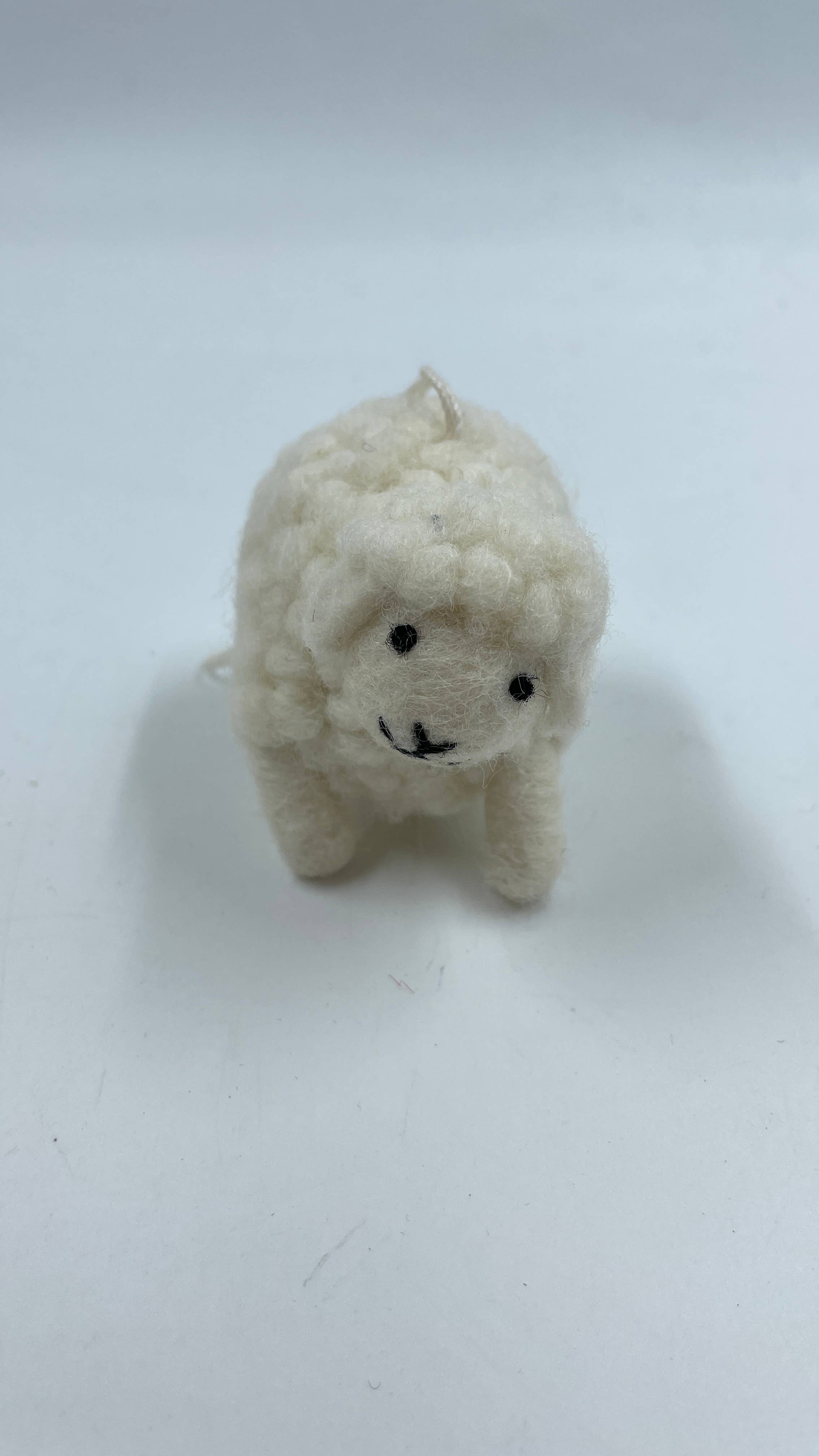 Funky Yak Ltd – wholesale Prydnad – Dekorationer/Ornament av Får i Filt1