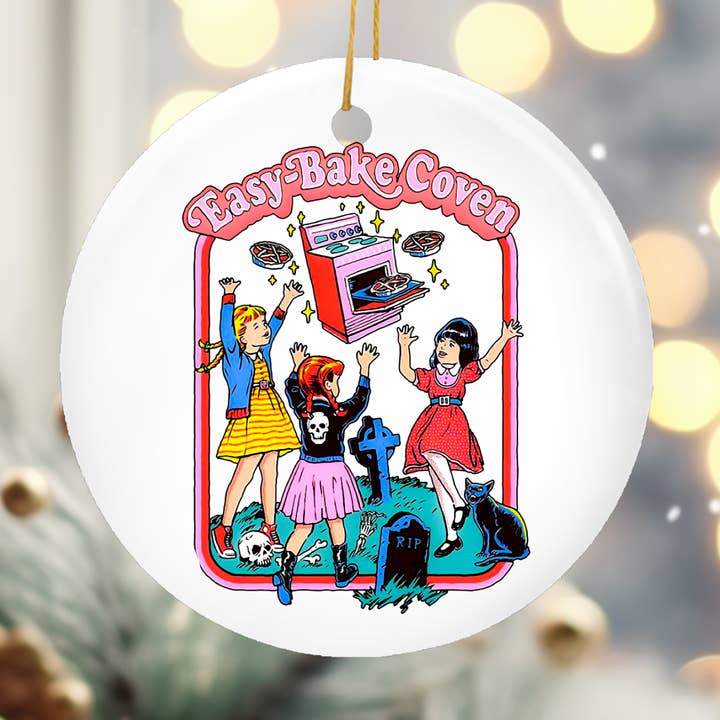 Ornement de Noël rétro Halloween Easy Bake Coven pour la vente par House Of Rodan