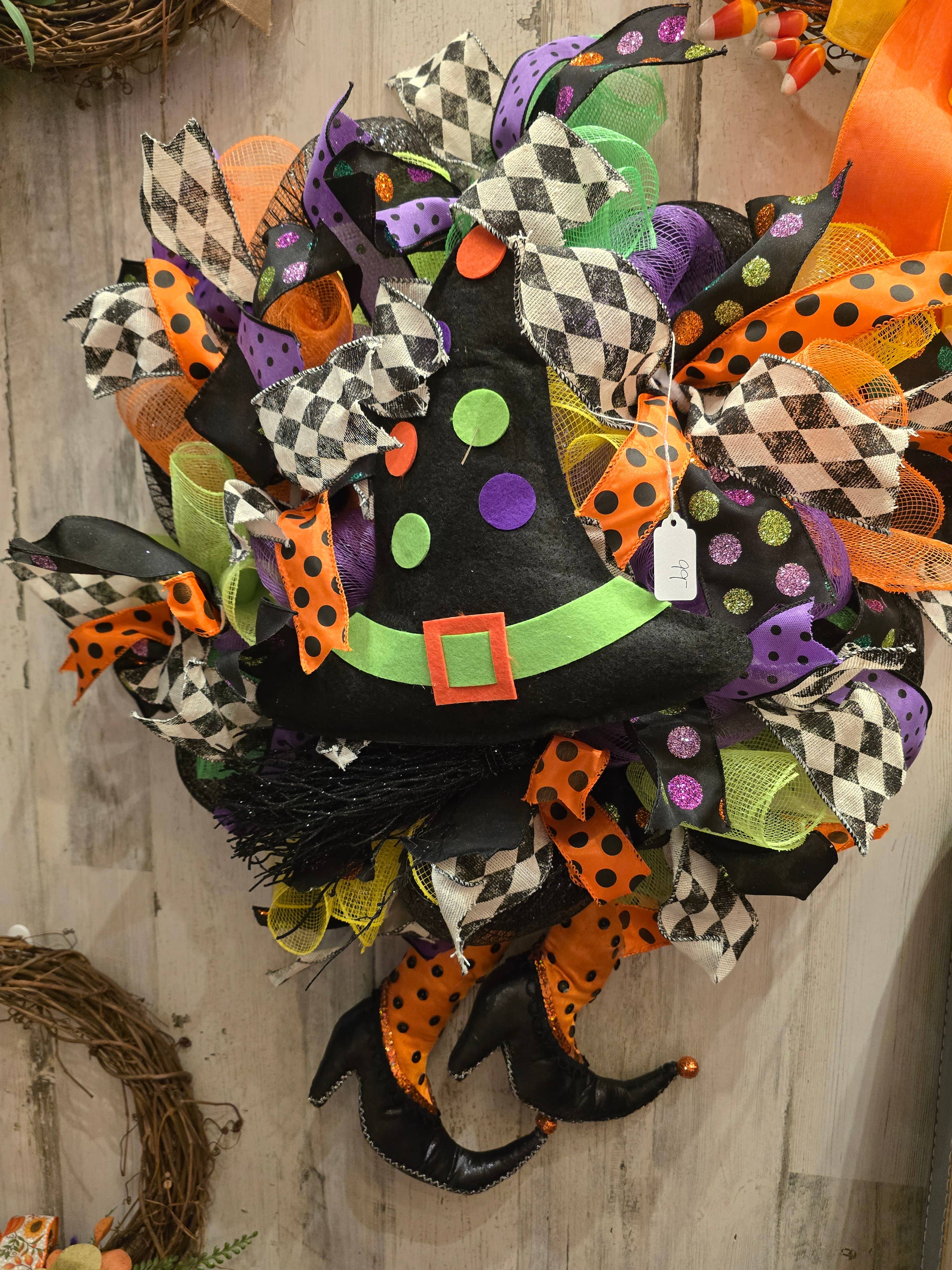 An Array of Wreaths, LLC - Vente Couronne - Couronne en maille déco sorcière d'Halloween2