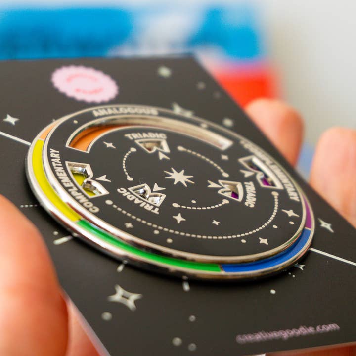 Creative Goodie - Vente Épinglettes/boutons - Théorie de la roue chromatique tournante, épingle en émail dur, Design graphique