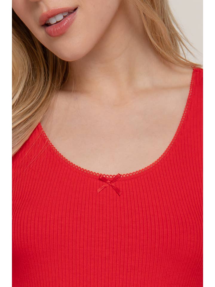 Active Basic | Active USA – wholesale Stickad topp - Dam – Kortärmad topp med rund halsringning, spets och satinrosett i ribbstickat tyg14