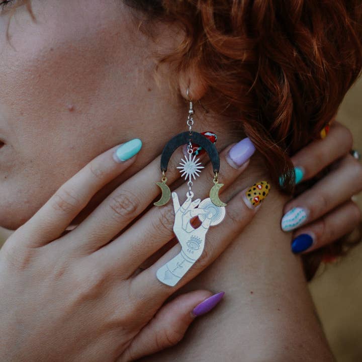 Orecchini mani celesti magiche, orecchini moderne da strega per la vendita all'ingrosso da parte di MusaLuna