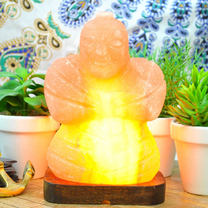 Lampe de Sel Bouddha. pour la vente par Yellow Tree Company