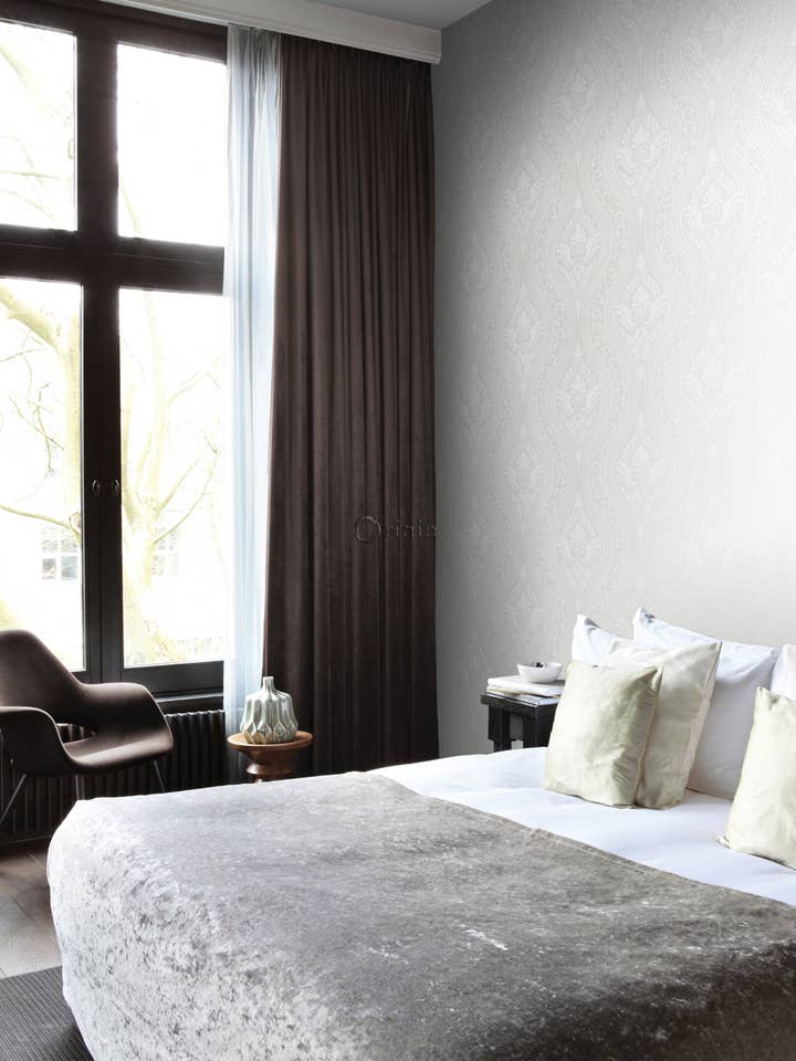 Wallpaper Baroque Pattern With Glass Pearls for wholesale by The Design Department b.v.