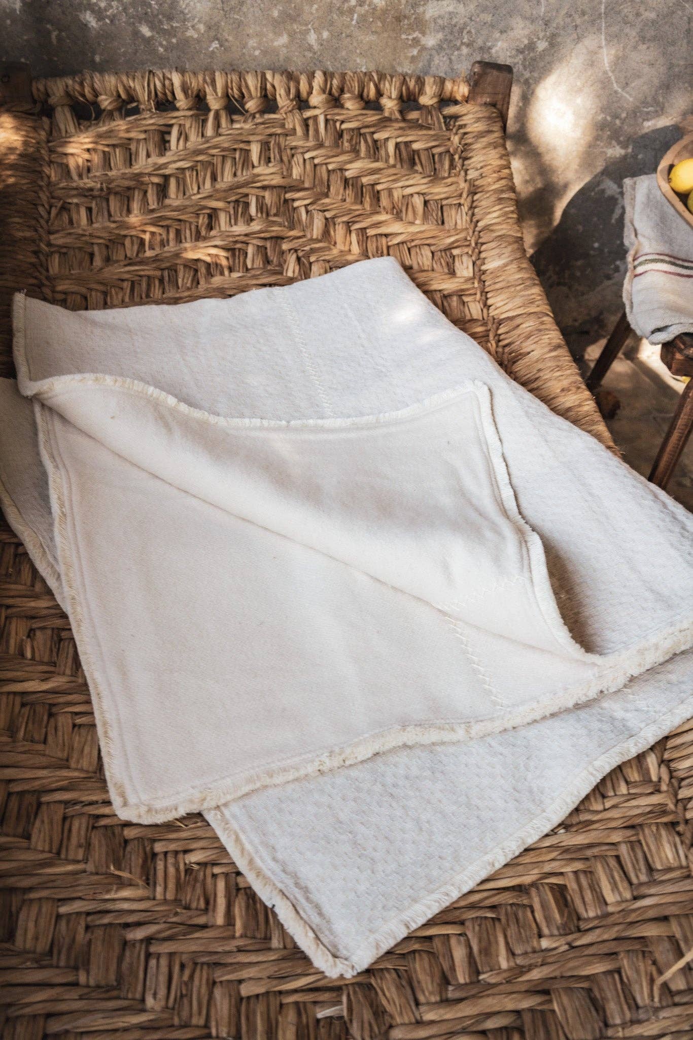 Lineage Botanica - Wholesale Throw Blanket - Throw: Antique handwoven Hungarian wool and cotton - TH672