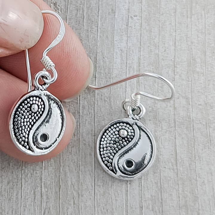 Boucles d'oreilles Yin-yang, argent sterling pour la vente par The Green Gecko