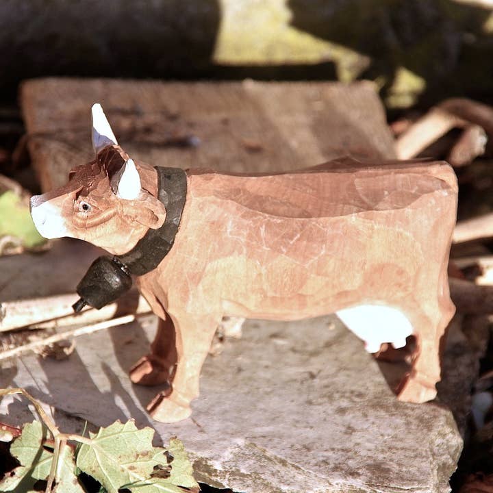 Large Salers wooden cow for wholesale by LES SCULPTEURS DU LAC