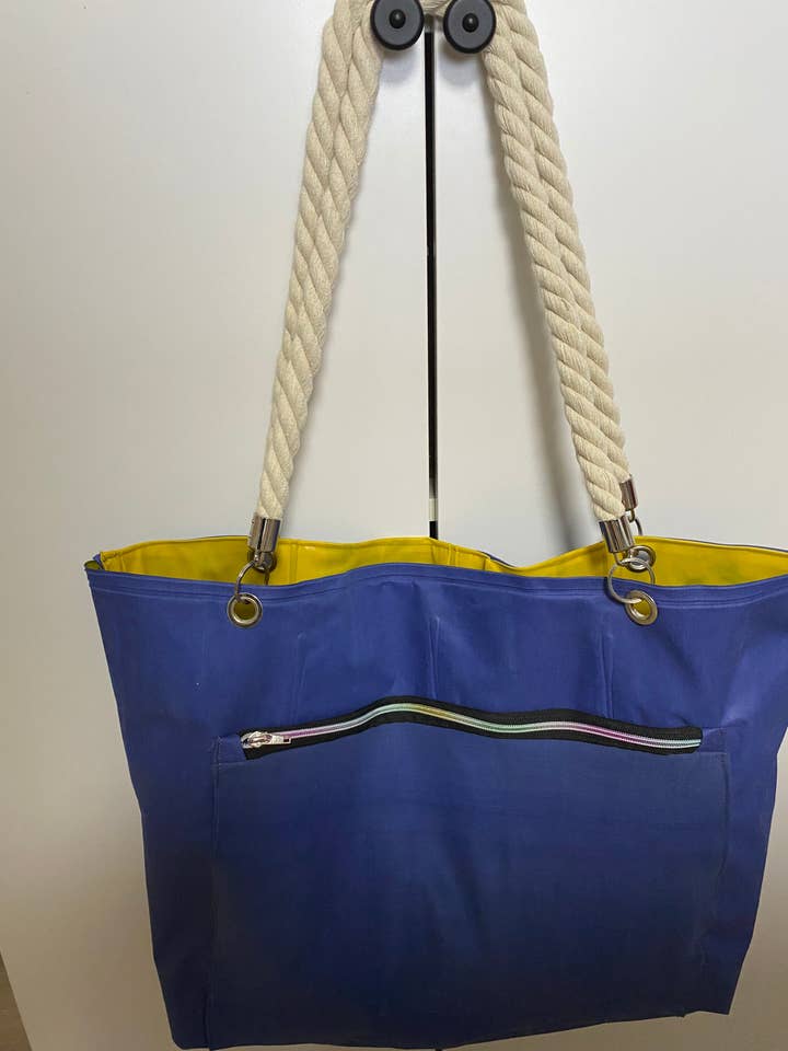 Beach bathing shopper bag made of air mattress for wholesale by Frau Schmetterling