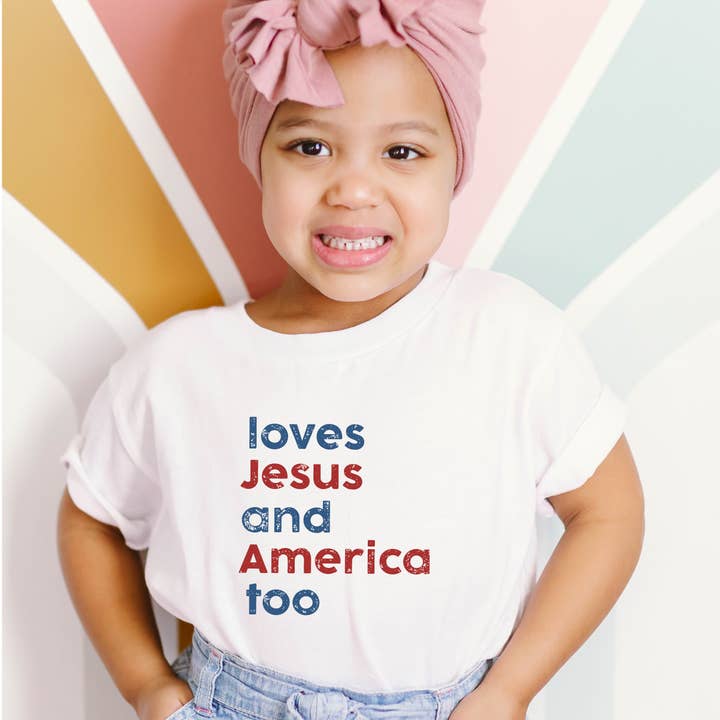 P E T I T R U E – Großhandel T-Shirt mit Siebdruck – Kinder – T-Shirt für Kinder von Fourth of July — Loves Jesus and America Too4