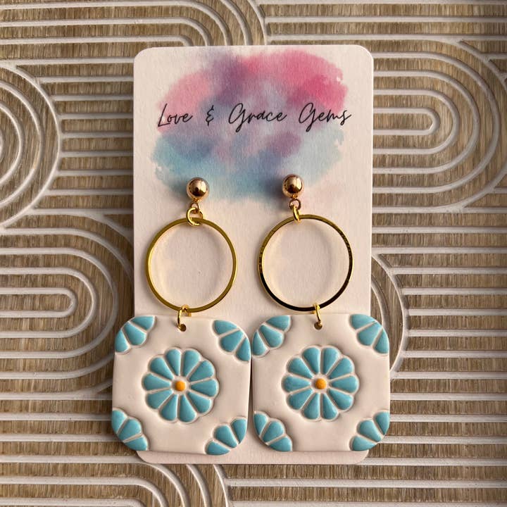 Daisy Tile Dangle Øreringe for engroshandel hos Love & Grace Gems LLC