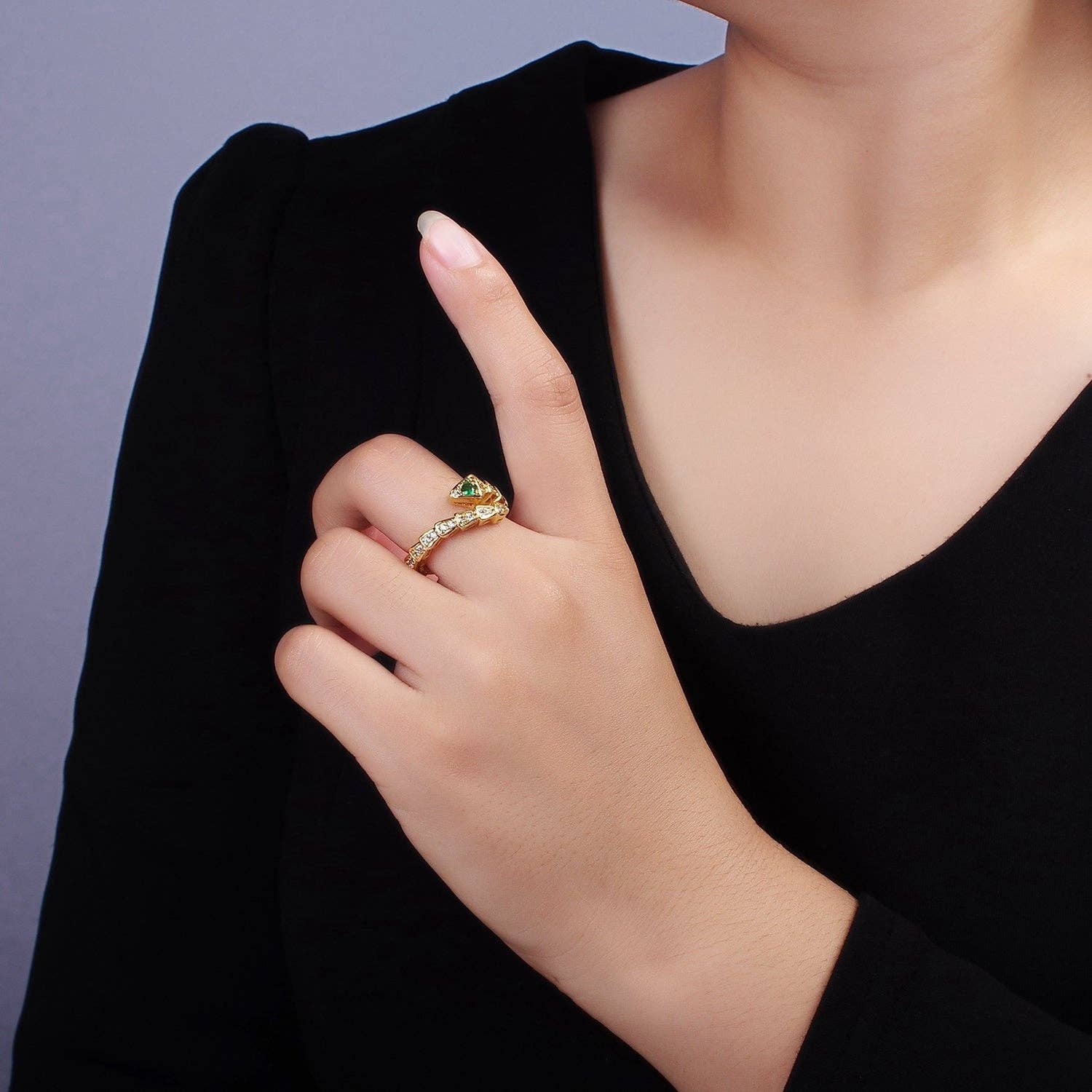 Aim Eternal - Wholesale Ring met meerdere stenen - 14K goudgevulde groene microgeplaveide CZ Snake Serpent Animal Wrap Ring | O11683