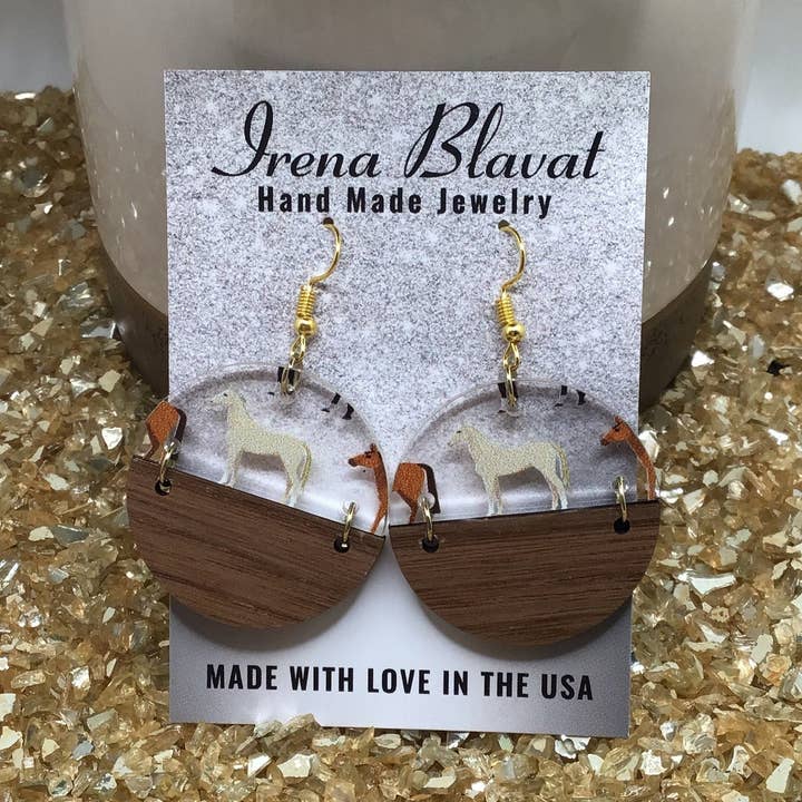 Horse Akryl & Trä Örhängen för wholesale av Irena Blavat Designs