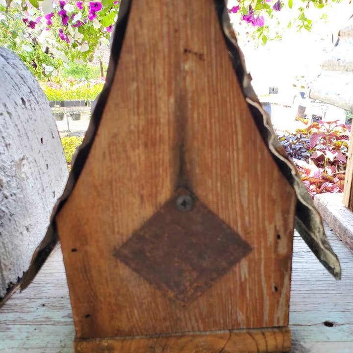 Flying Heart Threads - Wholesale Bird House - Cottage Rustic Birdhouse (SM42)
