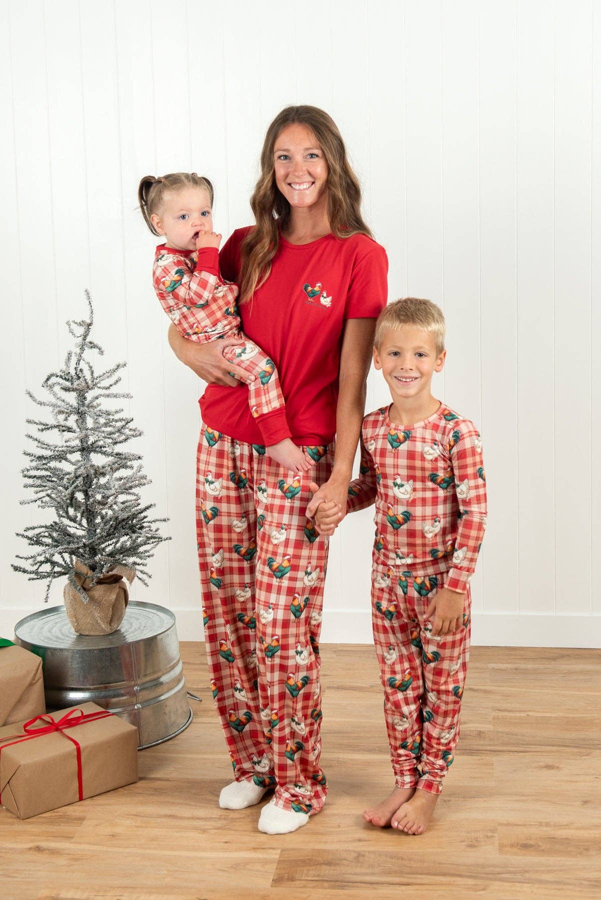 American Farm Company – wholesale Sleepsuit – Baby – Christmas Chickens Plaid Baby Zippy3