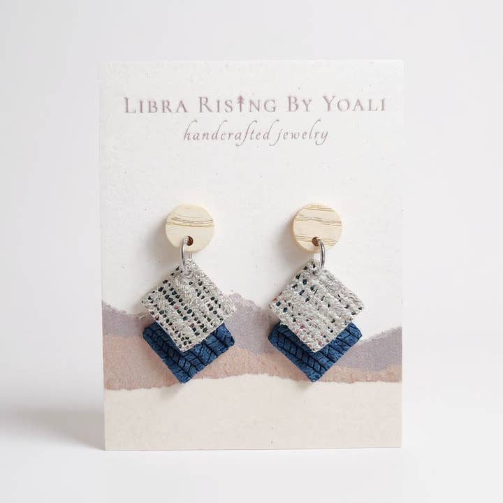 Addie en cuir scintillant et bleu marine pour la vente par Libra Ris↟ng By Yoali