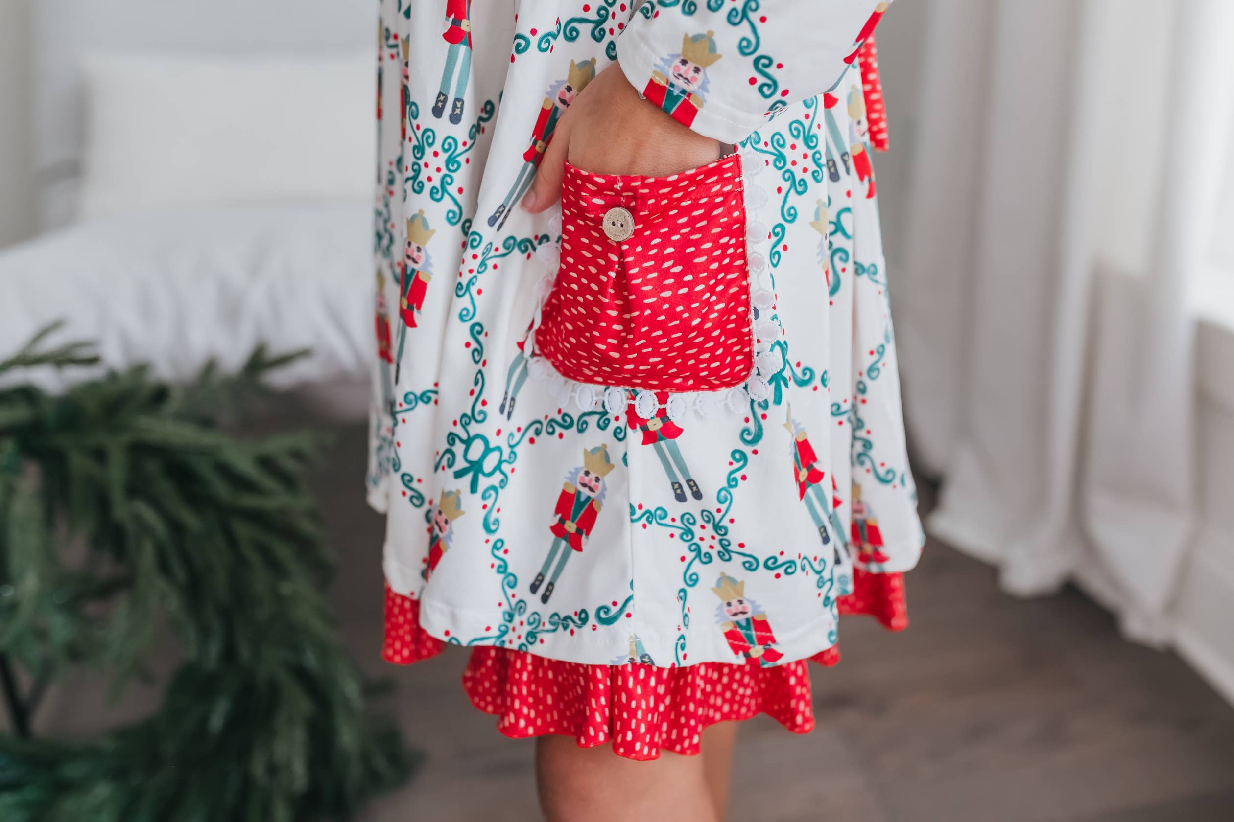 Oopsie Daisy - Vente Robe – enfant - Robe à volants avec cravate de poche Casse-Noisette pour enfants pour les fêtes de Noël2