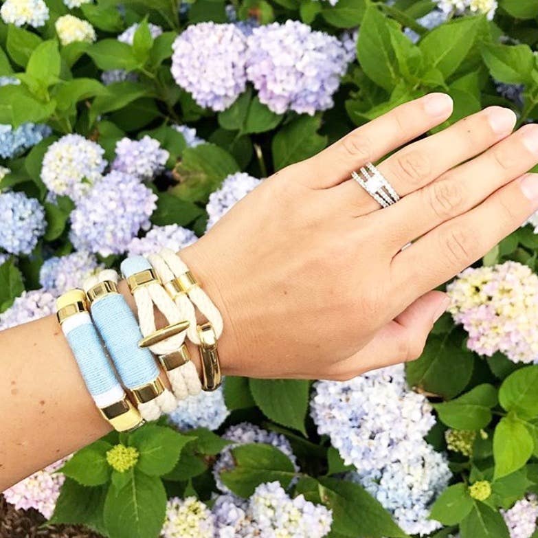 Allison Cole Jewelry - Wholesale Geweven/gevlochten armbanden - Hampstead - ivoor/goud - nautische armband met halve haaksluiting1