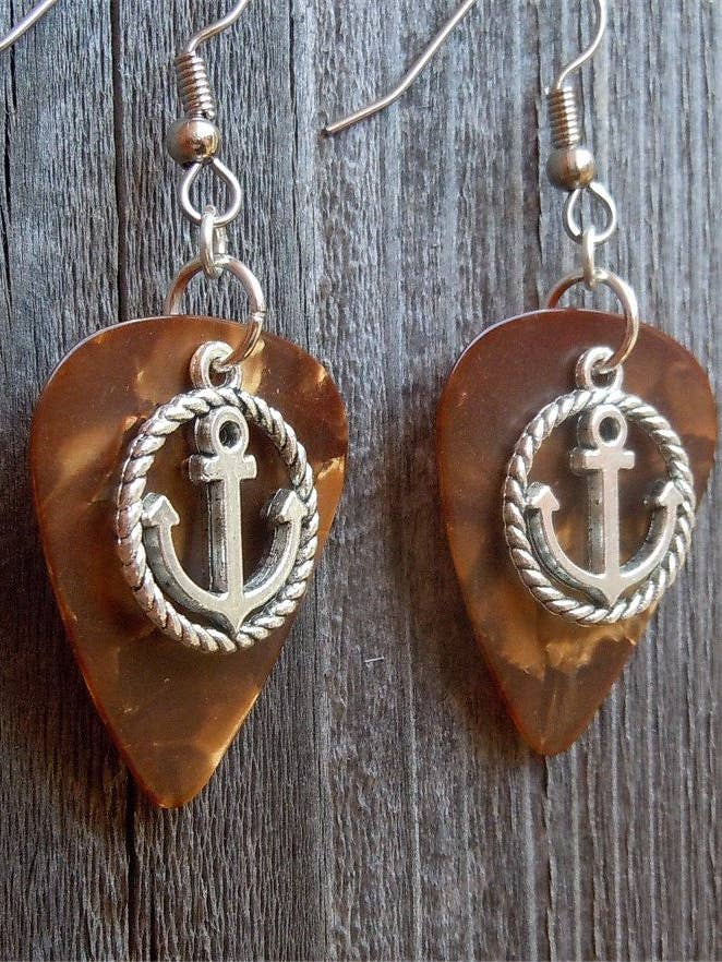 Ankare inuti ett rep cirkel Charm gitarr plocka örhängen för wholesale av Simply Raevyn