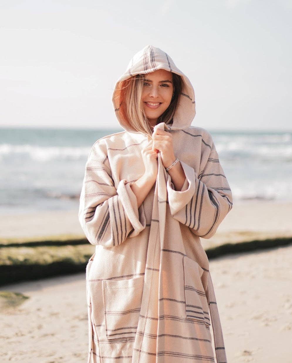 Basic Layers - Vendita all'ingrosso Vestaglia - Unisex - Accappatoio turco Coco in cotone 100% con cappuccio e tasche2
