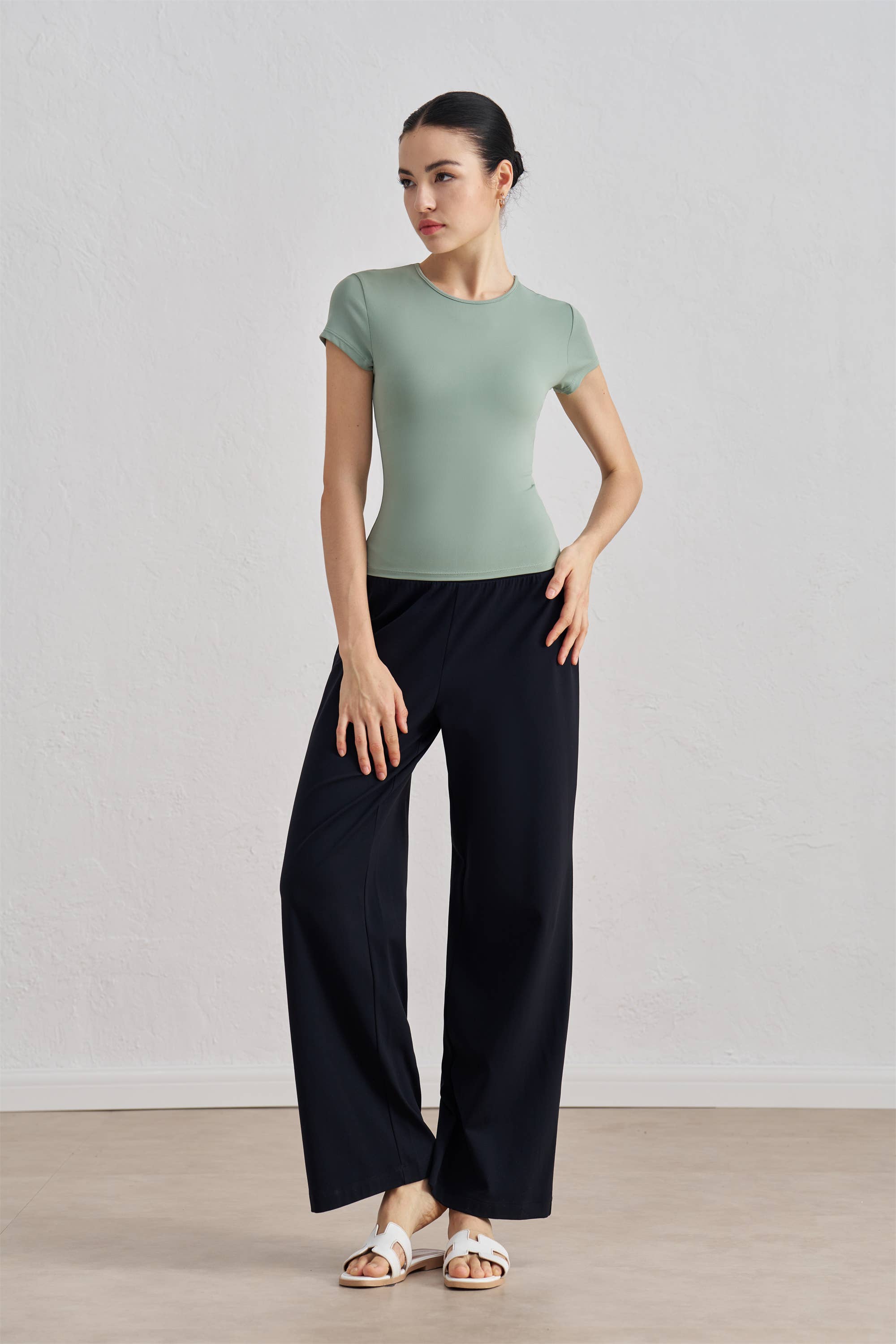 91thelabel - Vente Haut de sport – femme - T-shirt de sport sculpté à col rond et manches courtes Tessa22