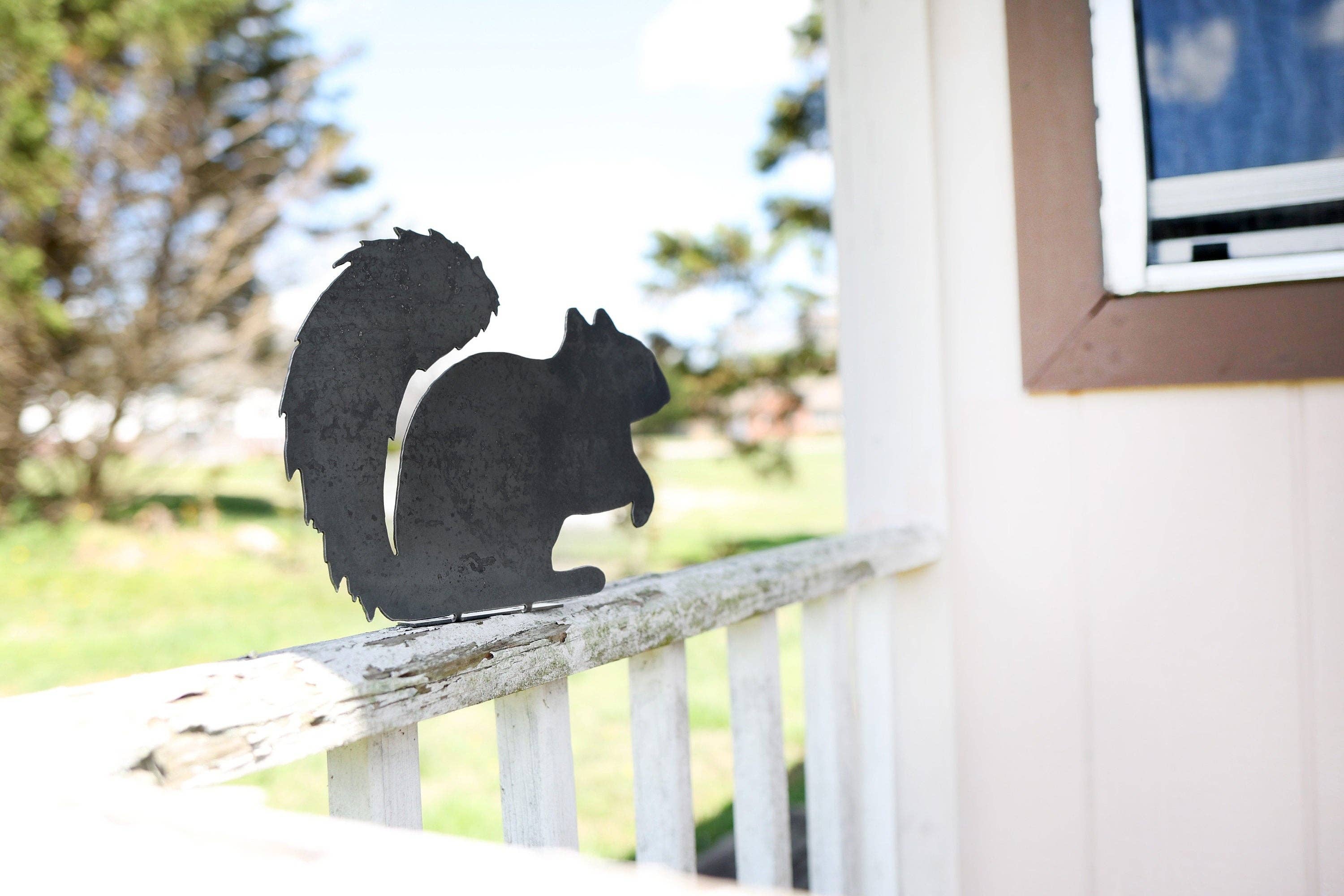 Highland Ridge  |  Handmade Home Decor - Wholesale Outdoor Ornament/Decor - Metal Squirrel Statue1