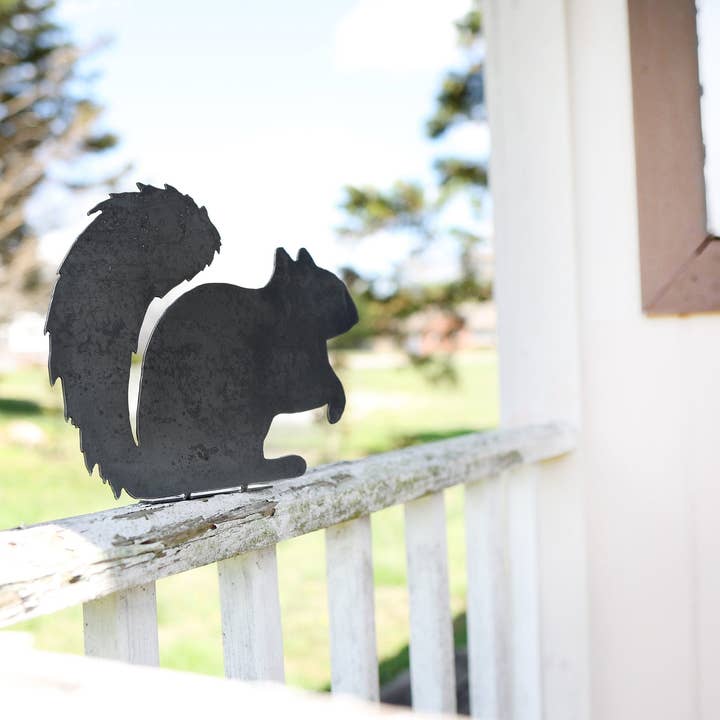 Highland Ridge | Handmade Home Decor - Wholesale Outdoor Ornament/Decor - Metal Squirrel Statue1