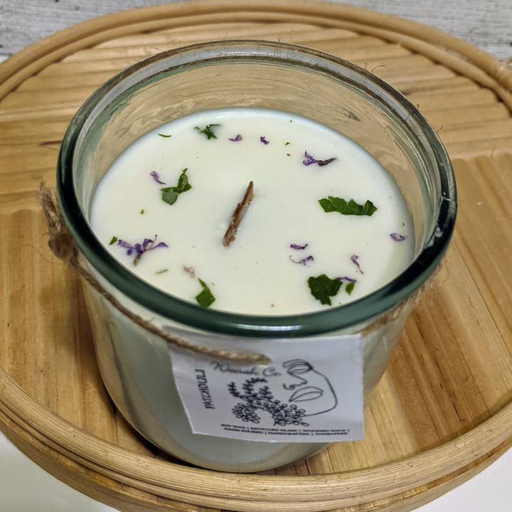 Bougie patchouli de 9 oz l Cire de soja l Mèche en bois l Sans toxines pour la vente par Woosah Co.