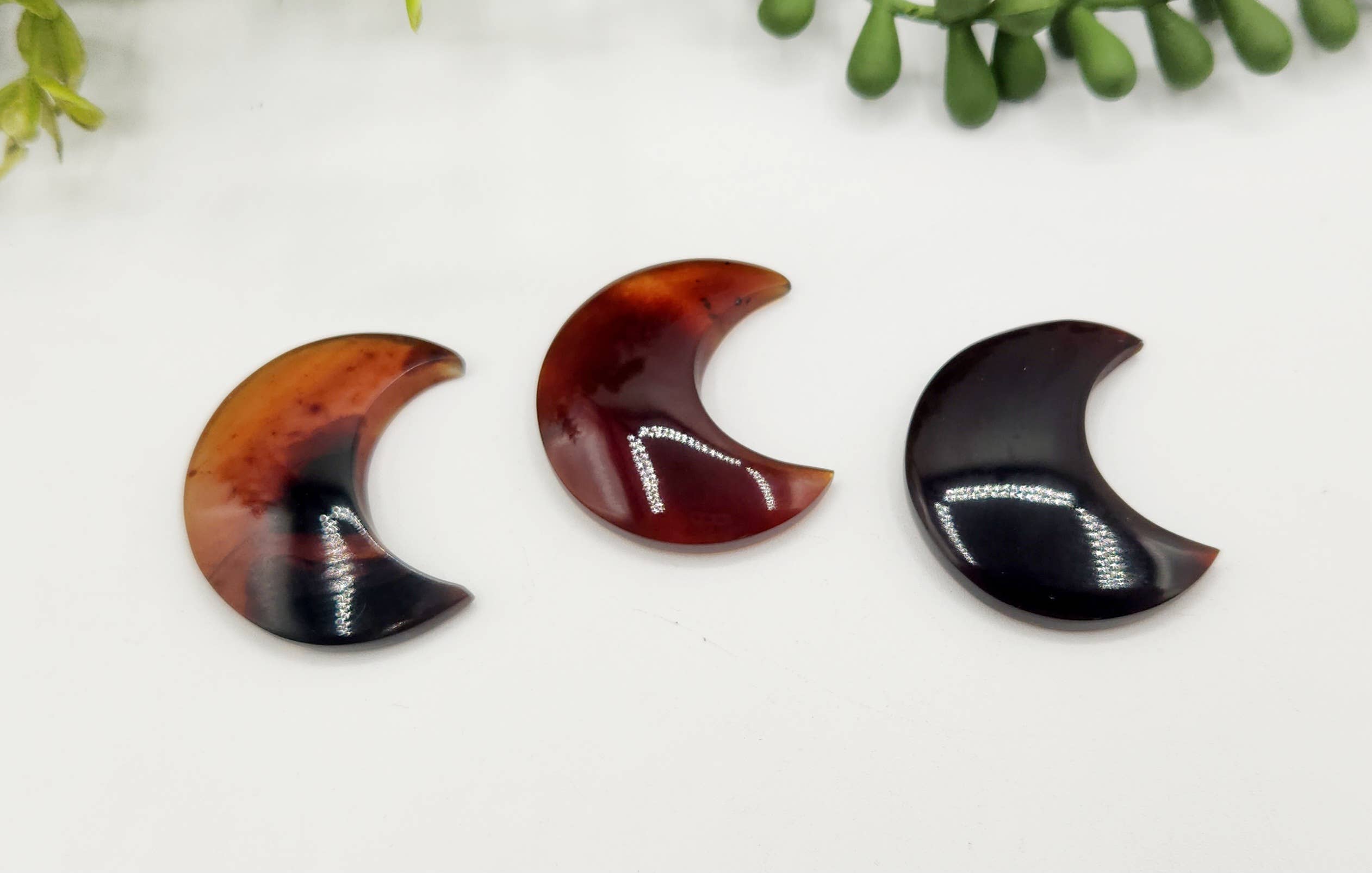 Meraki Gemstones – Engroshandel Spirituelle sten og krystaller – Amber Moon Form (Ca. 40mm) 100% Naturlig Rav2