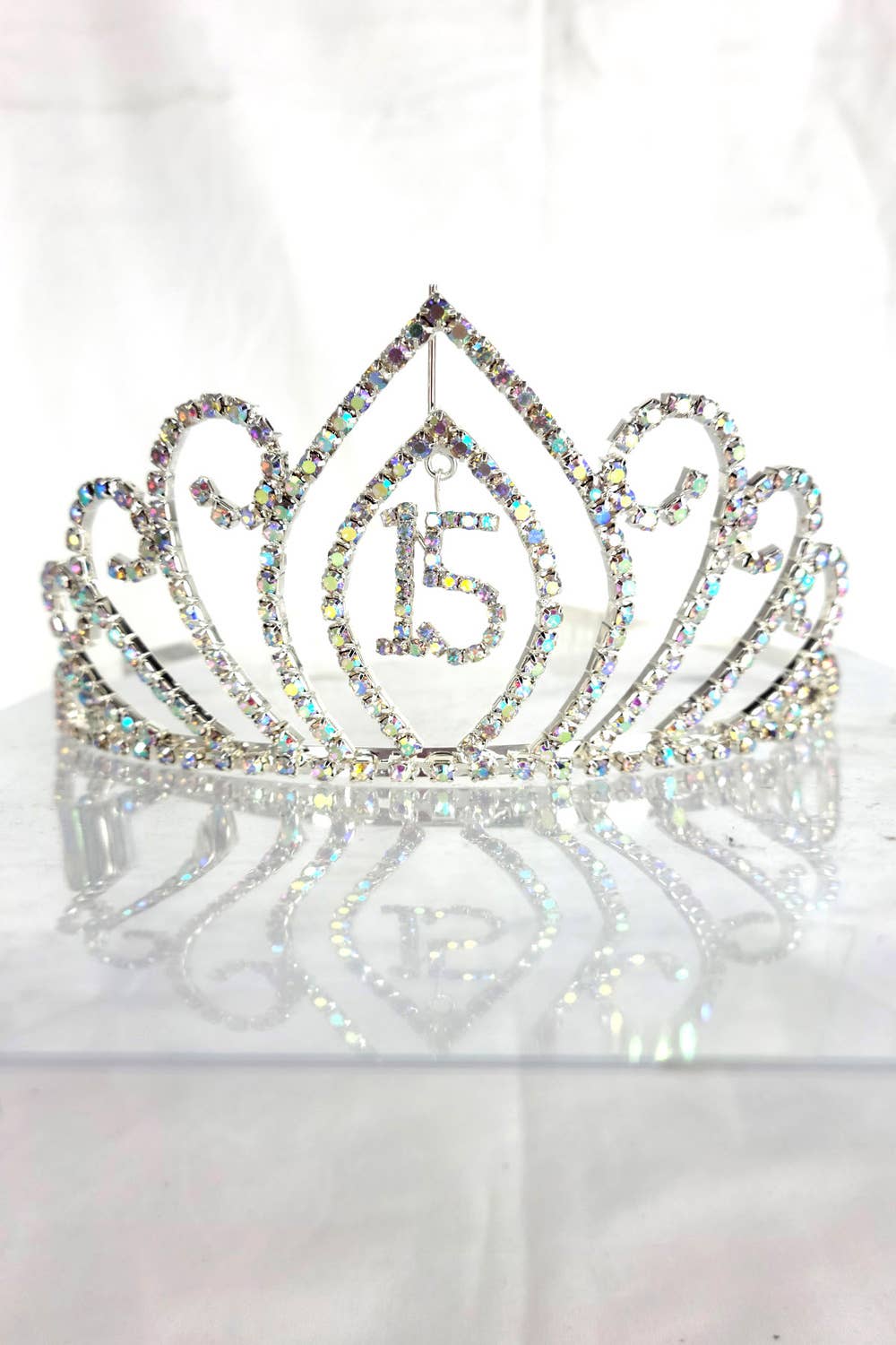 Chicas – Großhandel Tiara – Damen – Quinceanera Tiara mit hängendem 15 Anhänger HT906-13