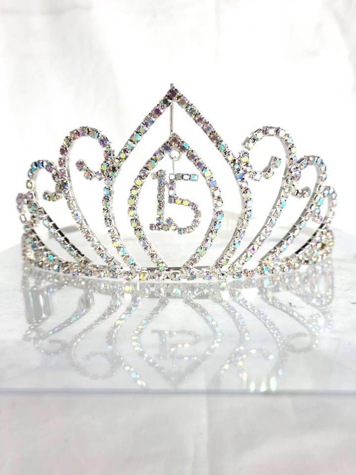 Diadème Quinceanera avec 15 pendentifs suspendus HT906- pour la vente par Chicas