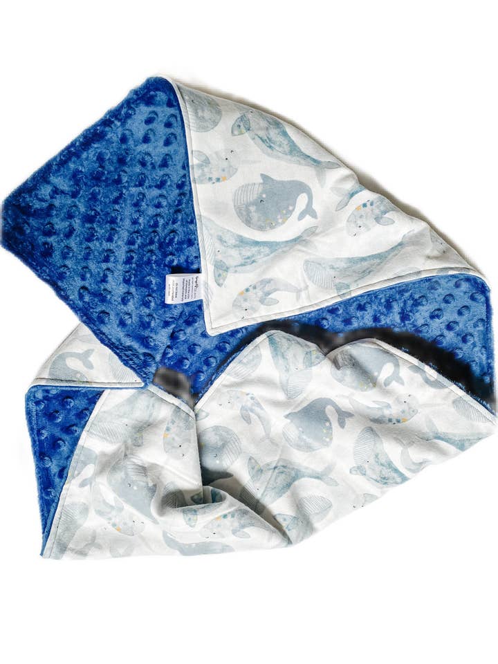 Narwal Lovey mit Minky-Rückseite für den Großhandel von Gingerly Sewn