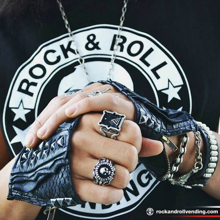 Guanti Senza Dita in Pelle e Pelle di Serpente Bestiali per la vendita all'ingrosso da parte di JUNGLE TRIBE