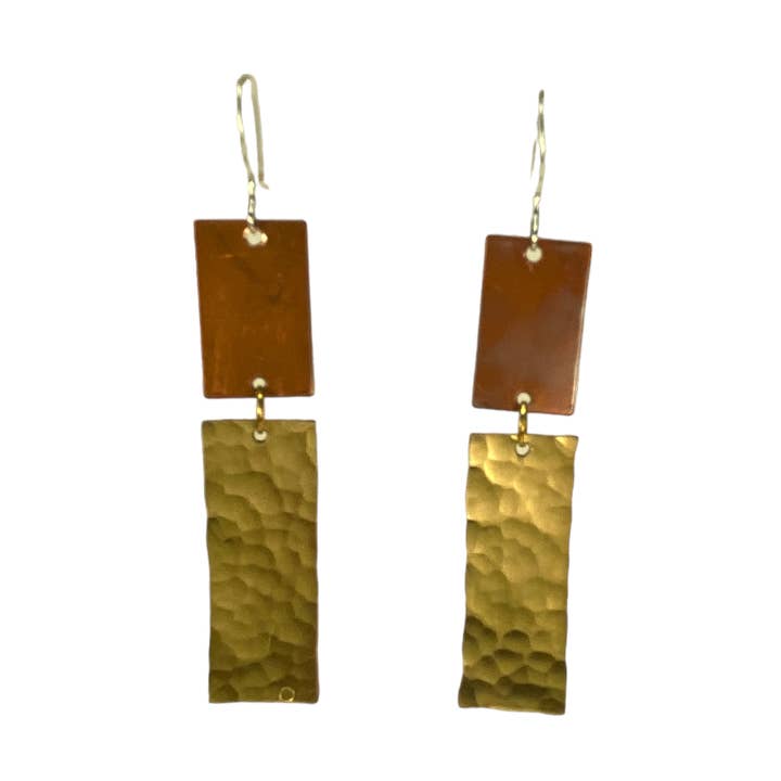 Boucle d'oreille longue rectangulaire en laiton martelé et oxyde de flamme plus petit pour la vente par David Stepan