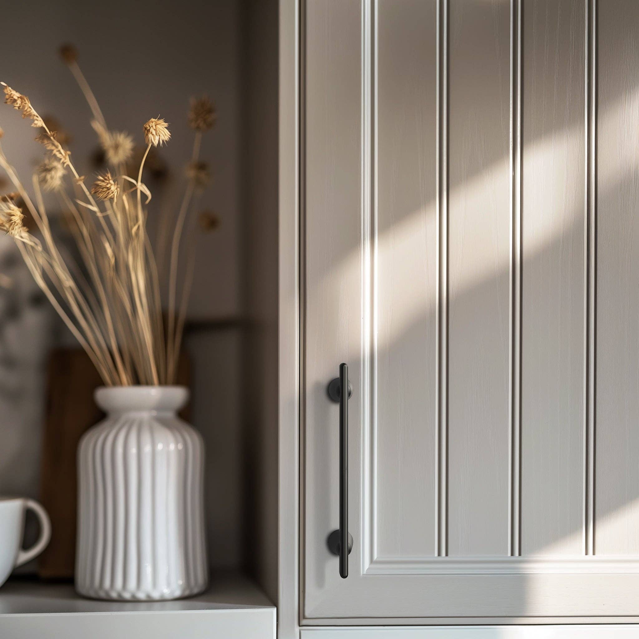 Island Universe Hardware Inc. - Wholesale Knob/Pull - Cone Shape Modern Cabinet Bar Pull3